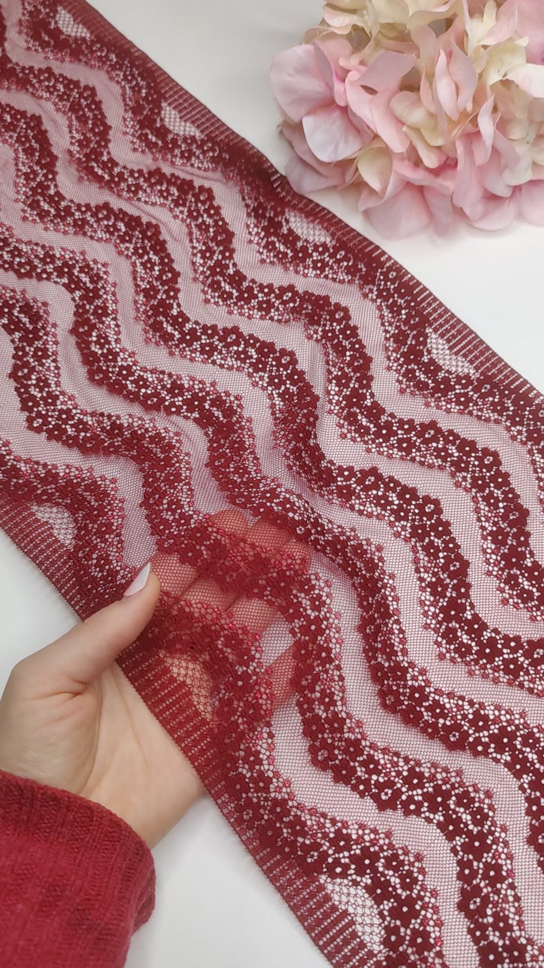 Breite elastische Spitze in Dunkelrot mit Glitzer