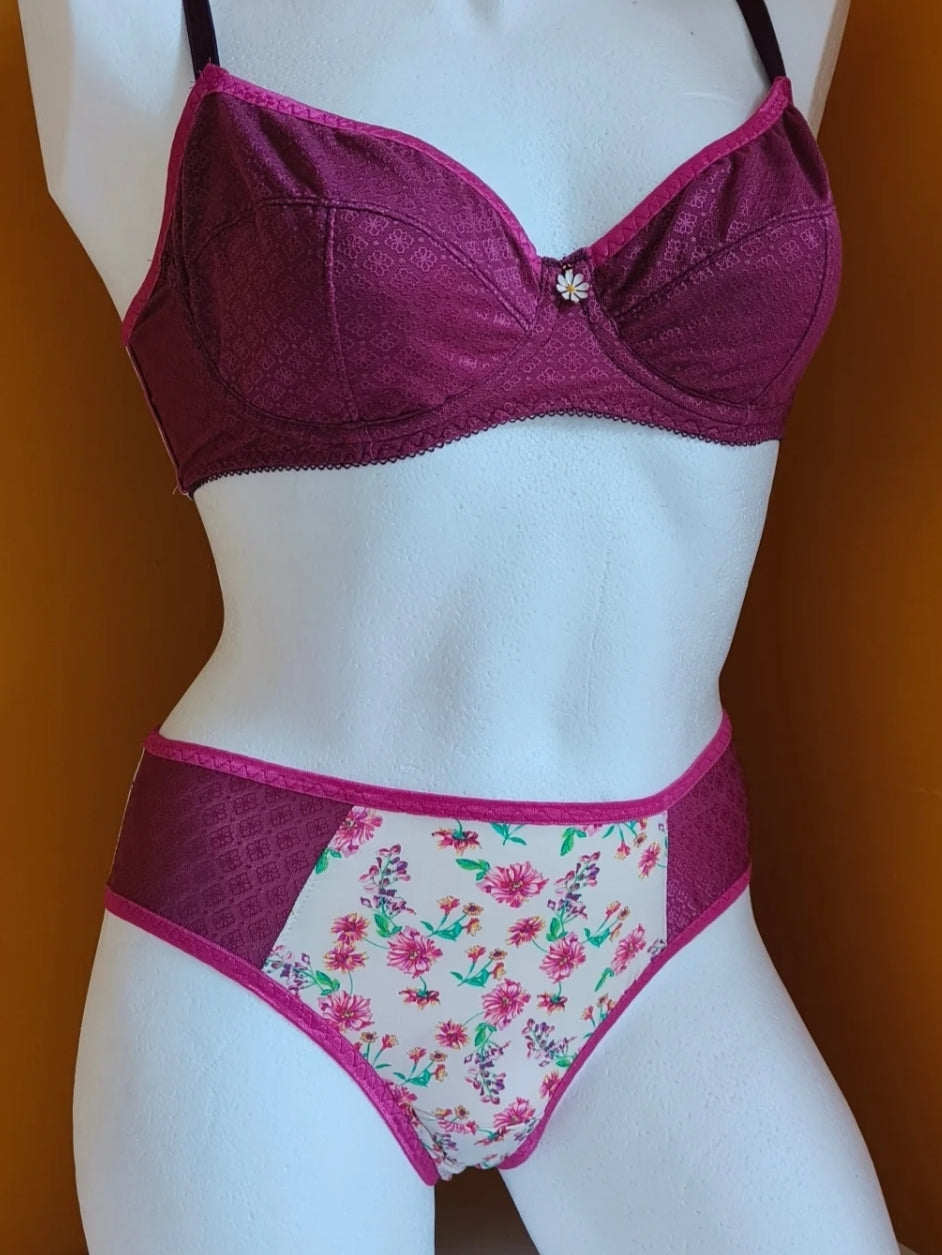 Microfiber, bi-elastic lingerie with floral motif on beige, printed.