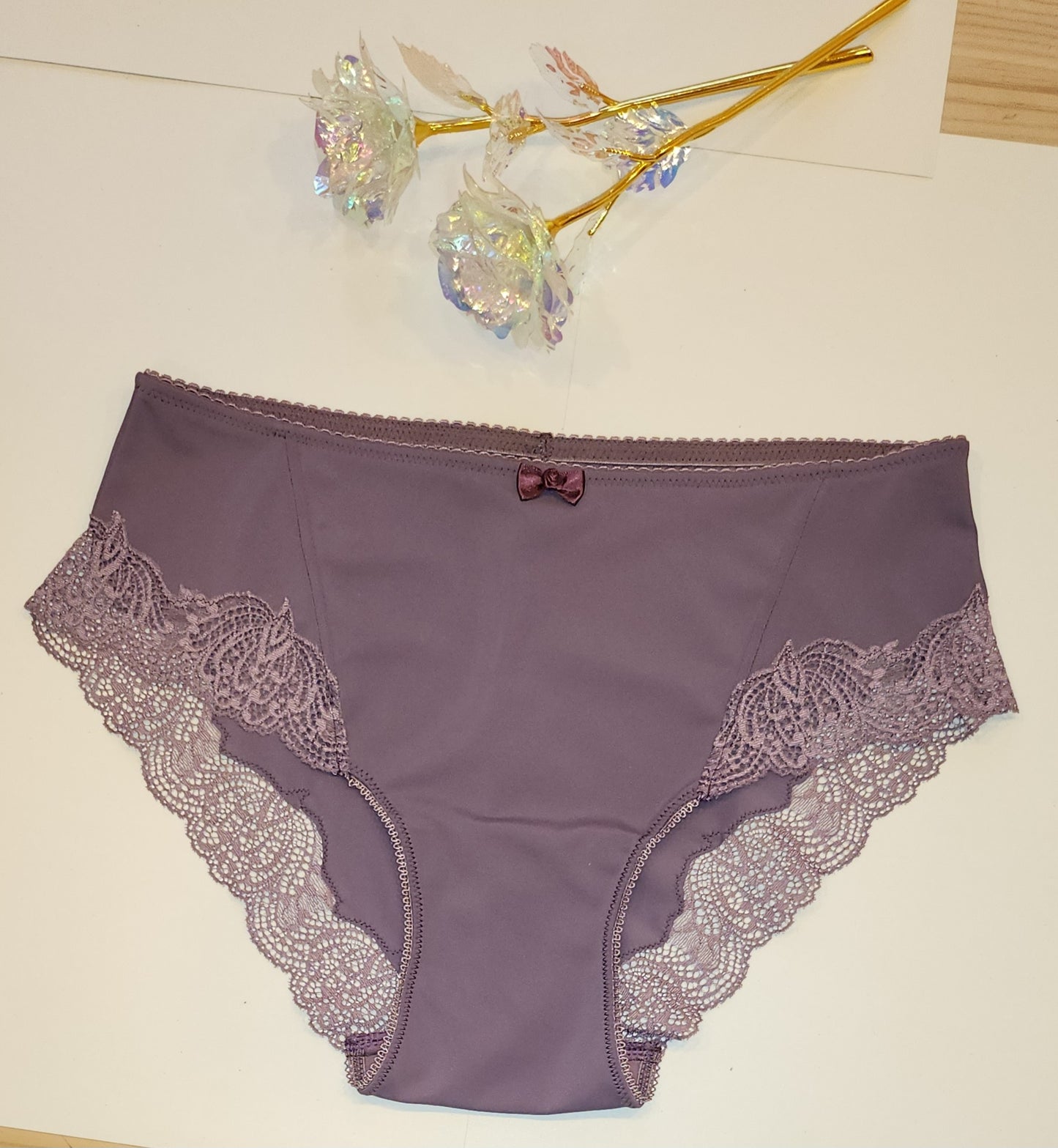 Offre du mois de septembre. Une réduction de 15 % sera facturée au moment du paiement. Grand set de couture pour 2x soutiens-gorge et culottes ou paquet de couture avec <tc>Dentelle</tc>, microfibre à imprimé floral et Powernet framboise. IDnsx1