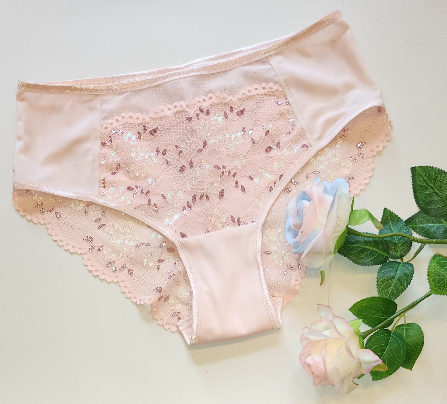 Pack de couture comprenant un patron de slip hipster Alina et un tutoriel vidéo en rose