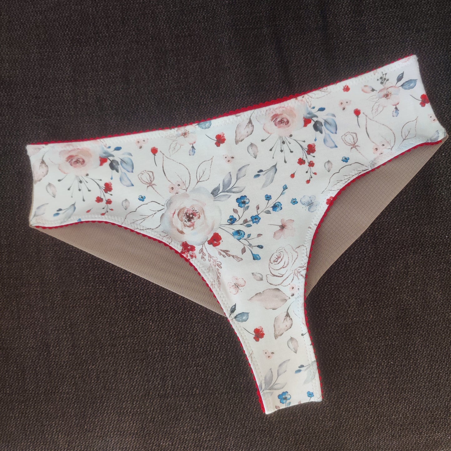 Sewing package for Slip Vicky with jersey and tulle.  IDSNSX2