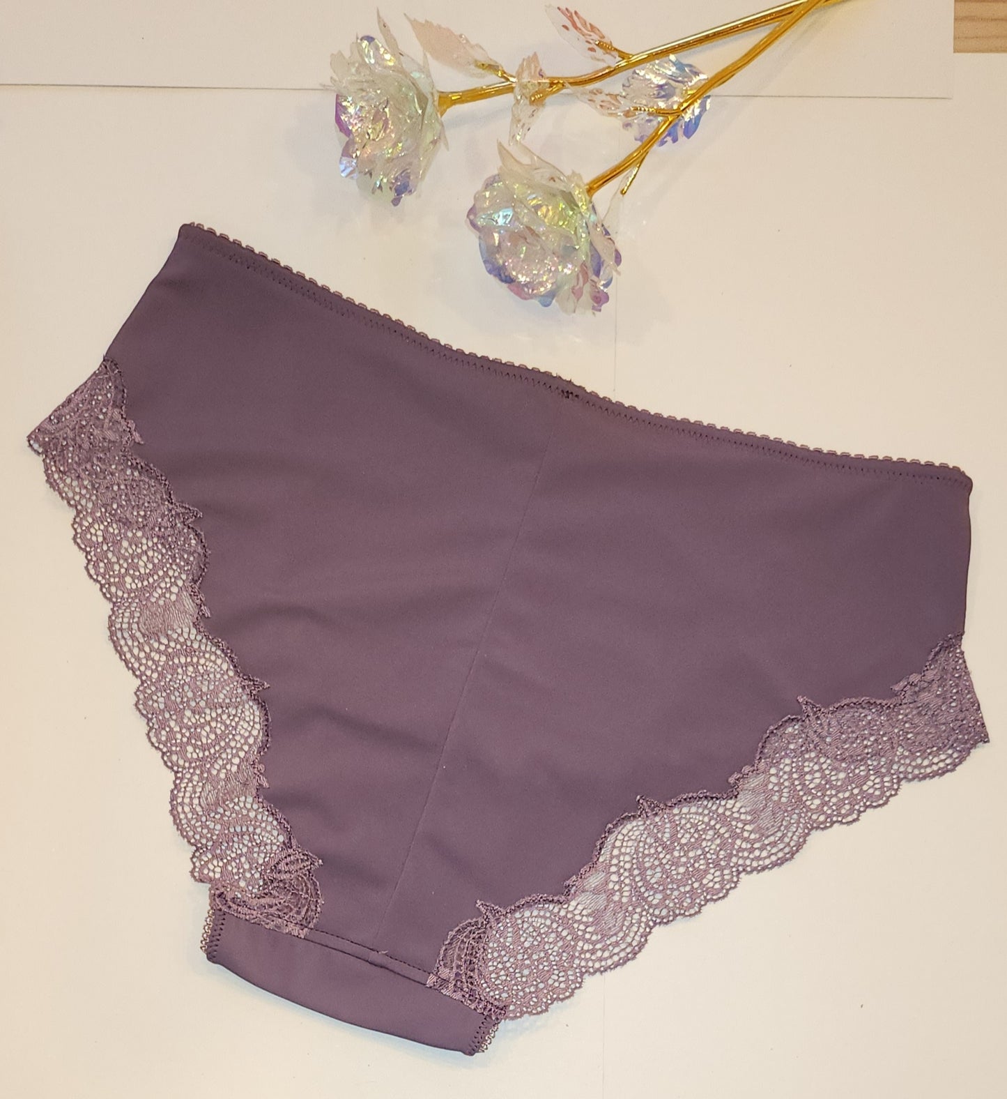 Offre du mois de septembre. Une réduction de 15 % sera facturée au moment du paiement. Grand set de couture pour 2x soutiens-gorge et culottes ou paquet de couture avec <tc>Dentelle</tc>, microfibre à imprimé floral et Powernet framboise. IDnsx1