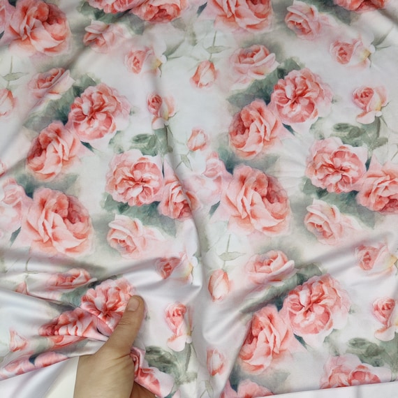 Microfibre florale 0,5 m pour la couture de lingerie et sous-vêtements. Menthe sur roses roses.